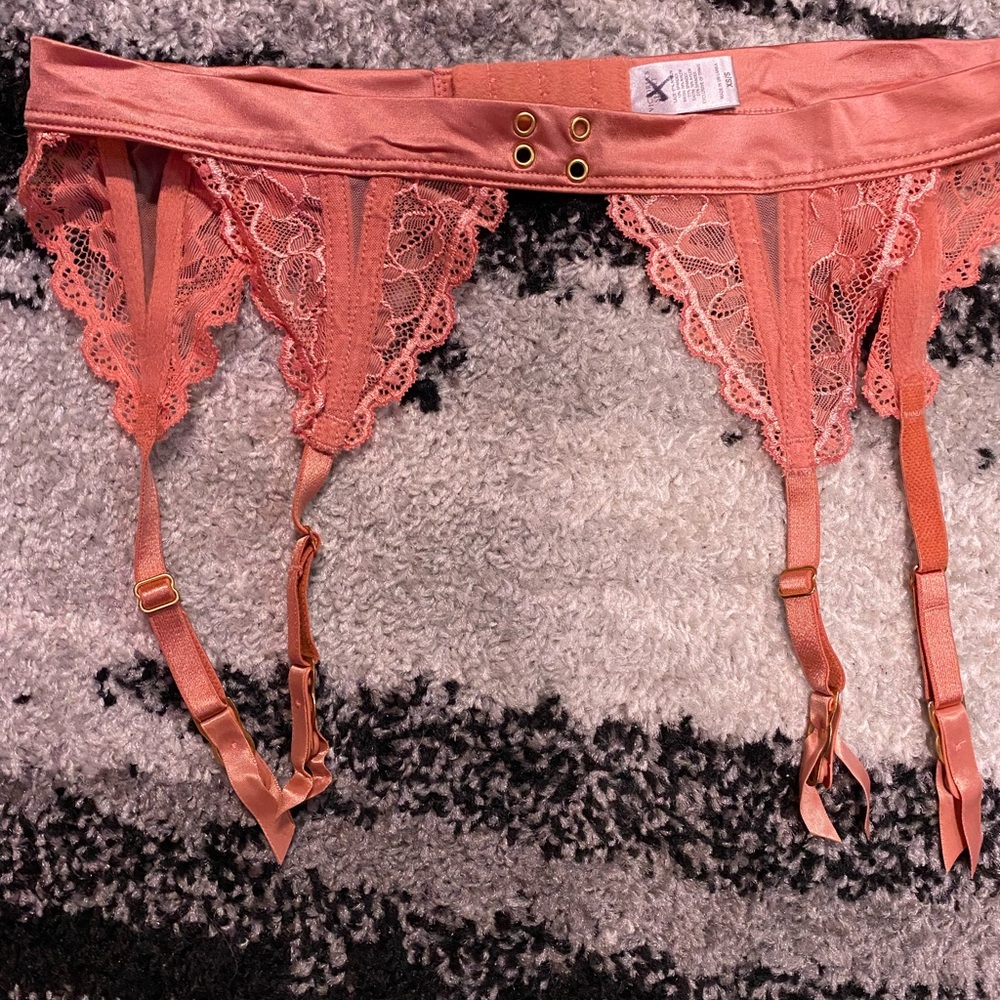 Victoria's Secret  Lace Garter Belt